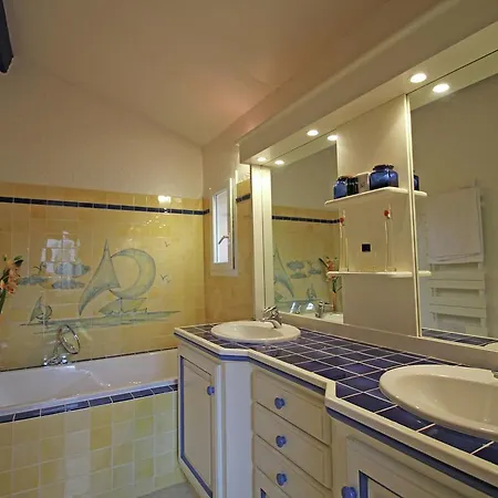 Holiday home Luxurious Holiday Home In Saint Rapha L With Jacuzzi Saint-Raphael (Var)